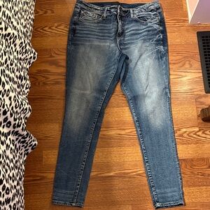 Buckle Women’s Medium Blue Skinny Jeans